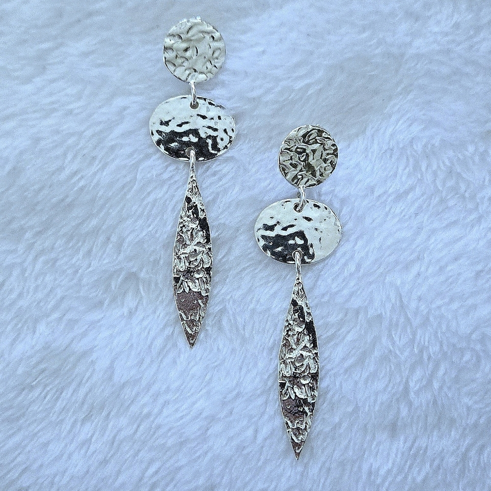 Noa Zuman Silver🤍 Hammered🔨 Geometric📐 Dangle Earrings - Picture 14 of 15